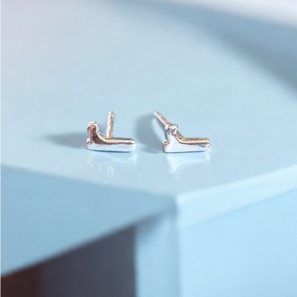 Sterling Silver Initial ‘r’ Stud Earrings - Picture 5 of 8